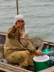 prawn fisherwoman Tona.JPG (88KB)